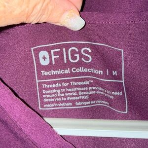 FIGS Performance Top and bottom in Deep Plum/two tone.